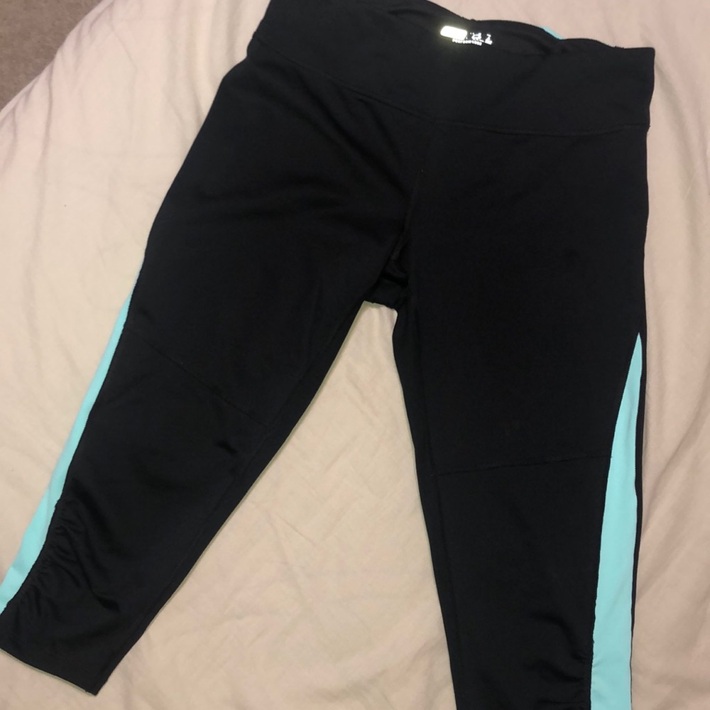Black and Blue Cropped Active Leggings